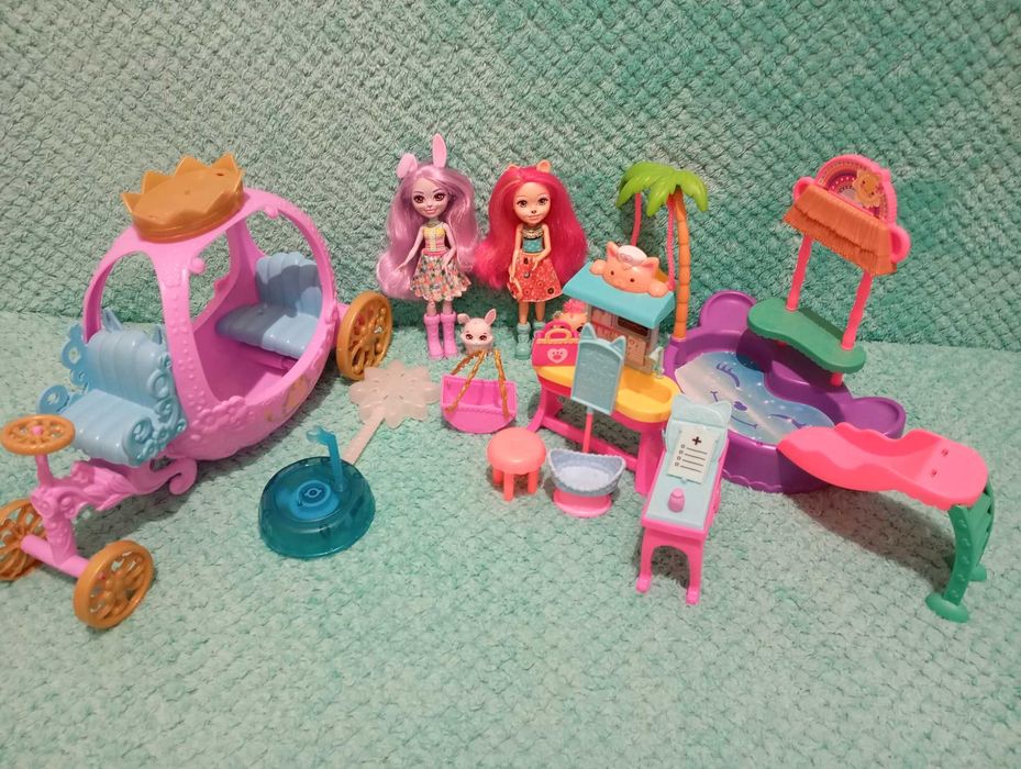 Enchantimals 2 lalki plus kareta, zestaw weterynarz, basen