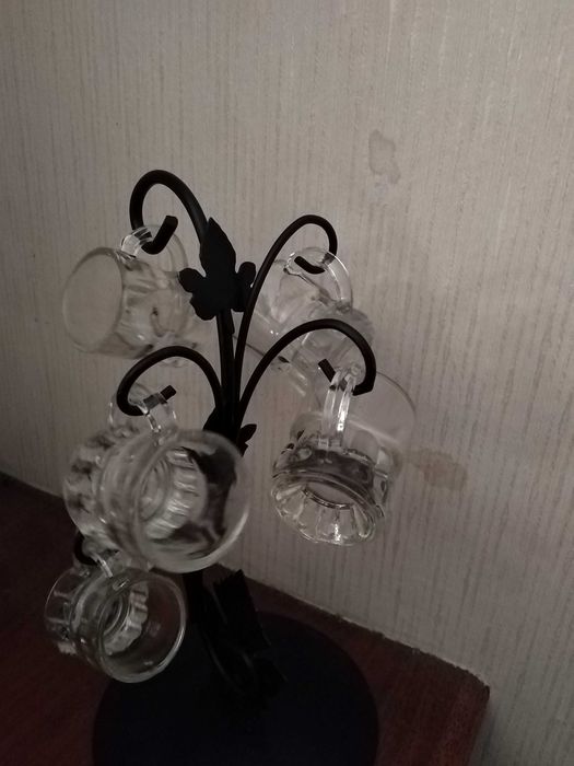 Suporte decorativo com canecas