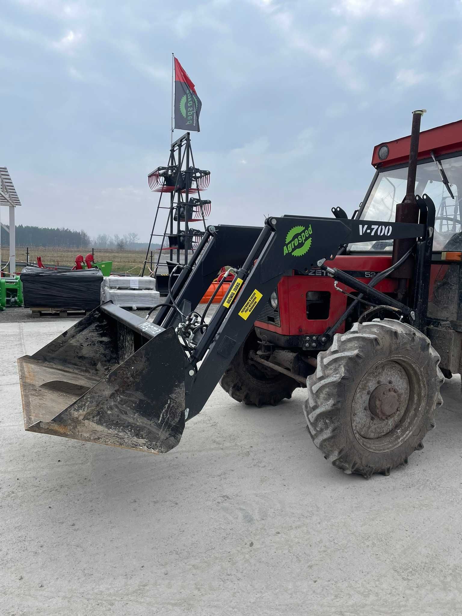 Ładowacz czołowy firmy Agrosped model V-700 Euroramka Zetor Ursus MF