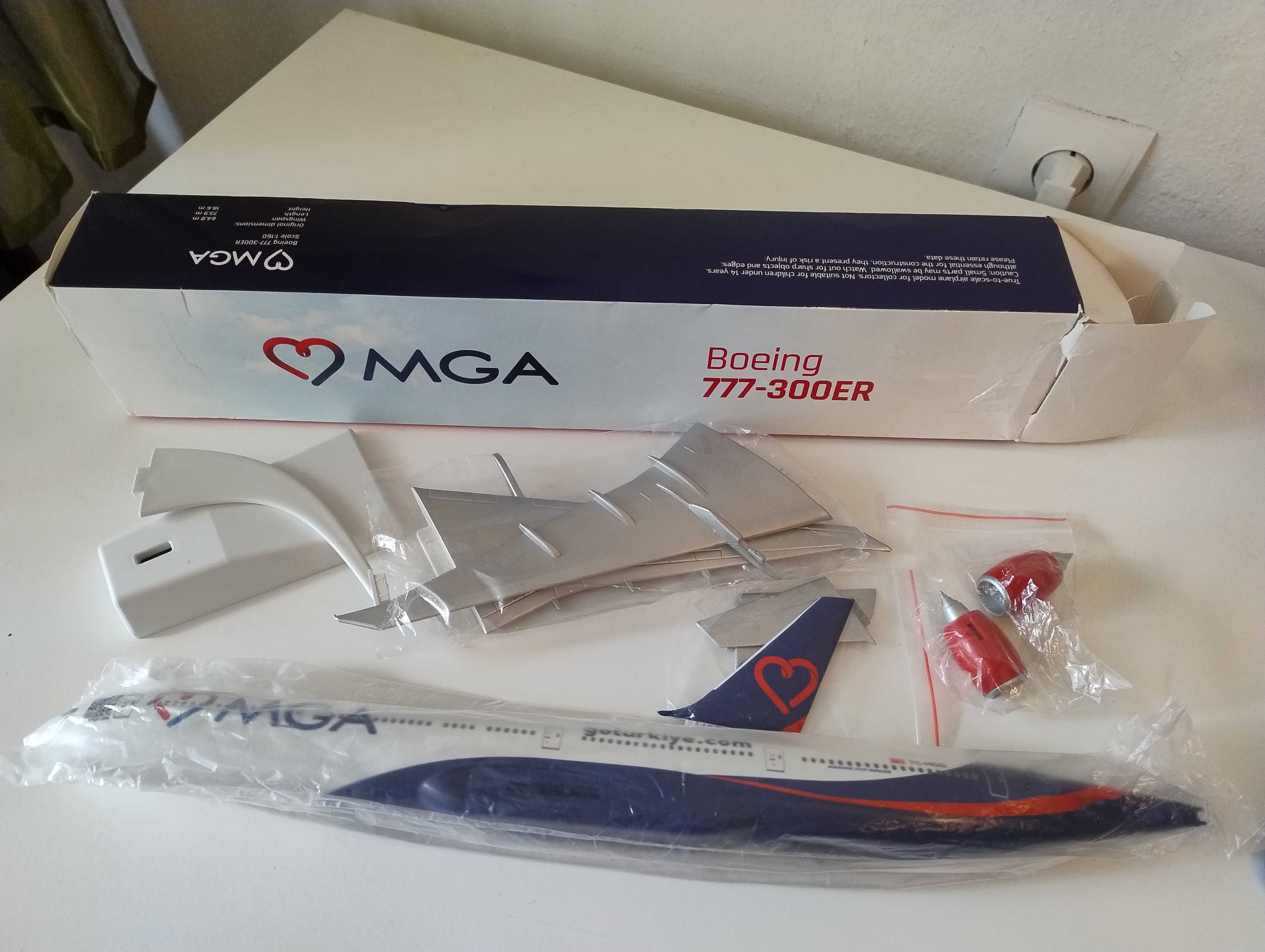 model samolotu boeing 777-300ER 1:160 MGA duży - 46 cm