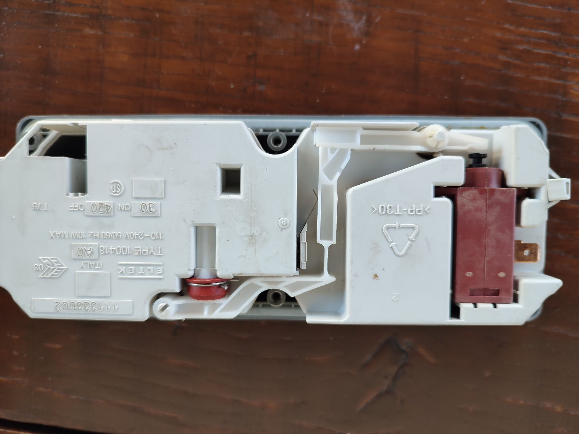 Pojemnik podajnik zasobnik tabletka nabłyszczacz  zmywarka Electrolux