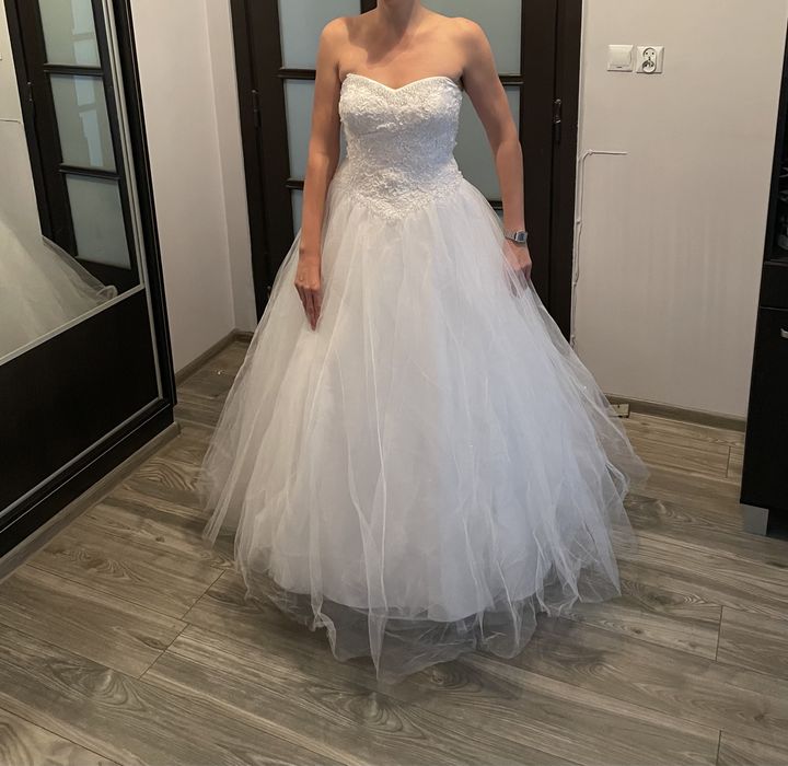 Piękna suknia ślubna w stylu ksieżniczki
