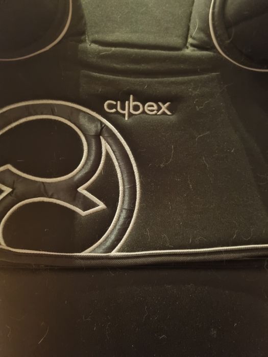 Fotelik samochodowy dziecięcy