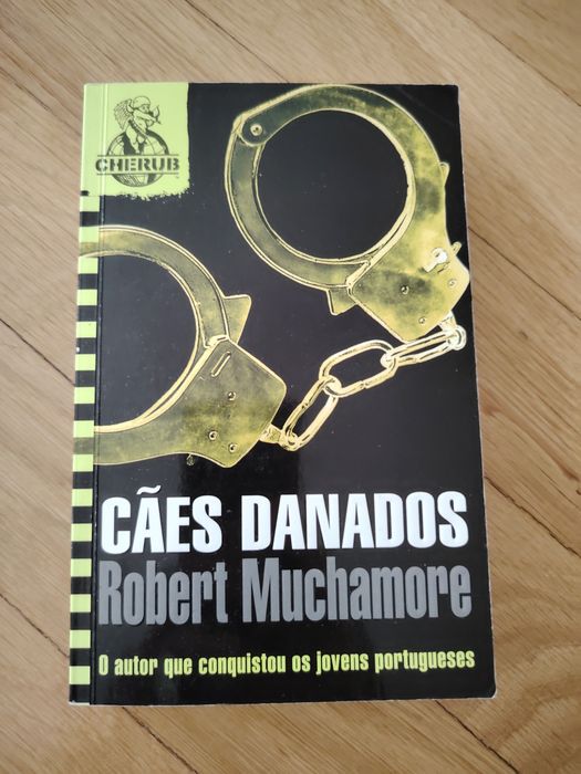 Livro CHERUB "Cães Danados" de Robert Muchamore