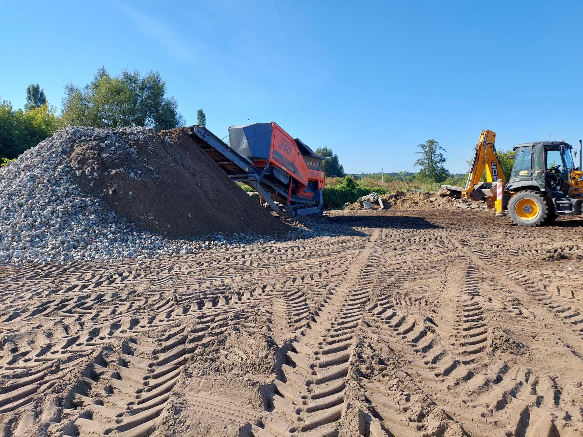 Usługi kruszenia/rozdrabniania gruzu betonowego i innych odpadów