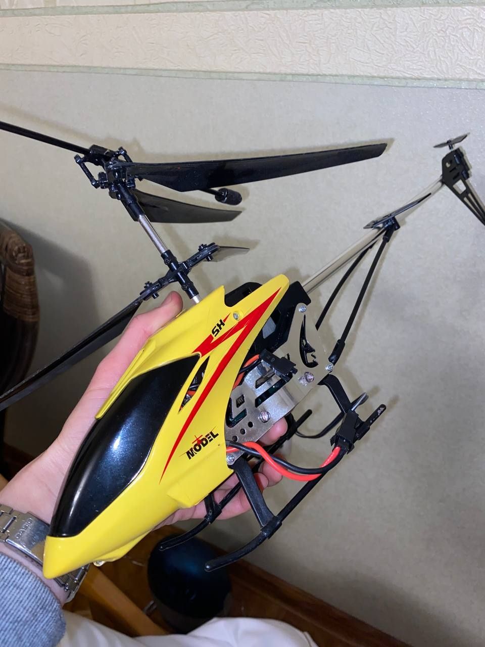 Іграшка на радіокеруванні Model SH вертоліт на р / жовтий