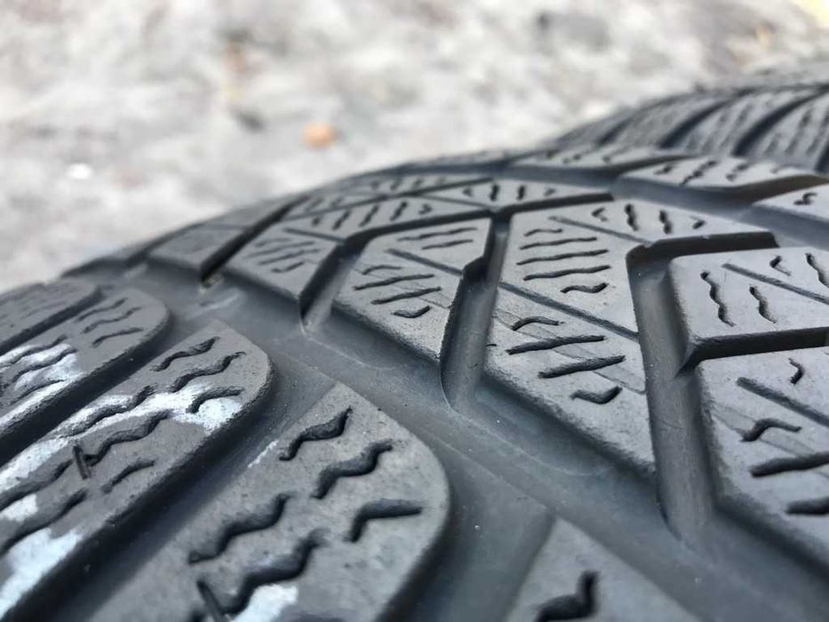 Pirelli Sottozero 3 235/55R17 99H шини бу зима 4 штуки