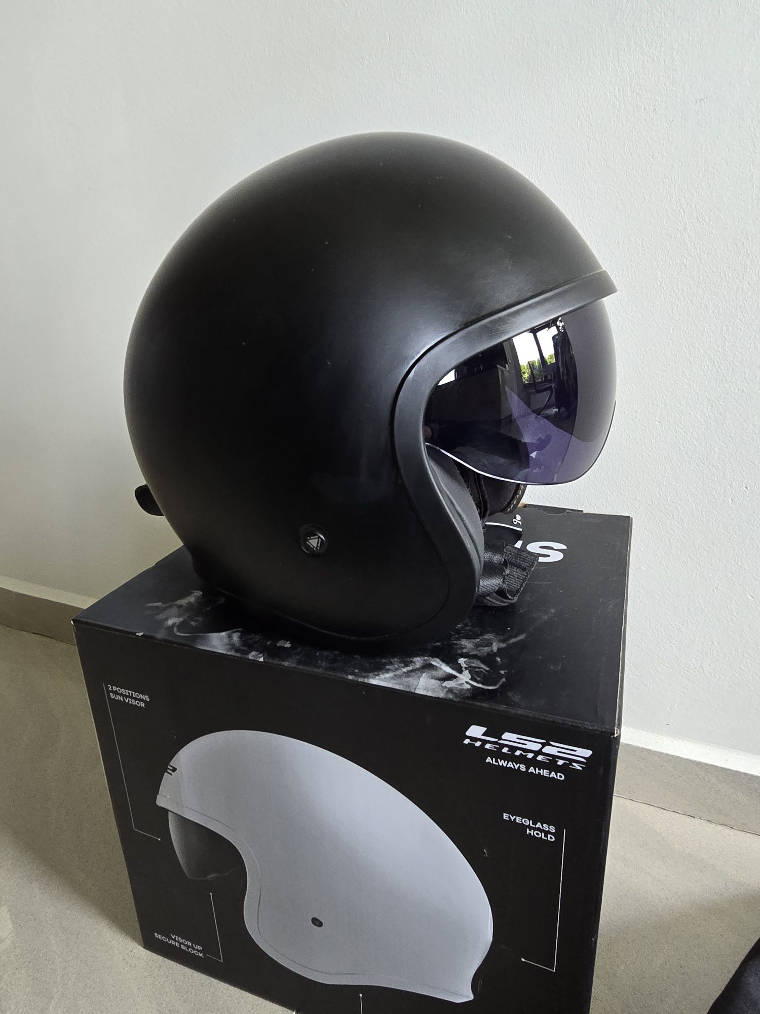 Kask motocyklowy LS2 Helmets Matt Black z blendą rozmiar XL