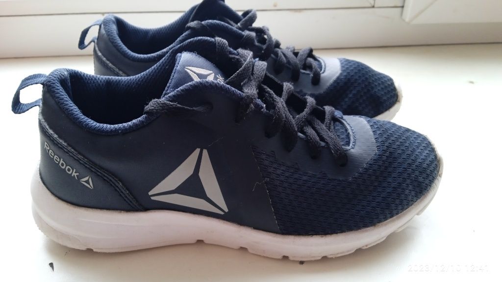 Продам детские кроссовки Reebok