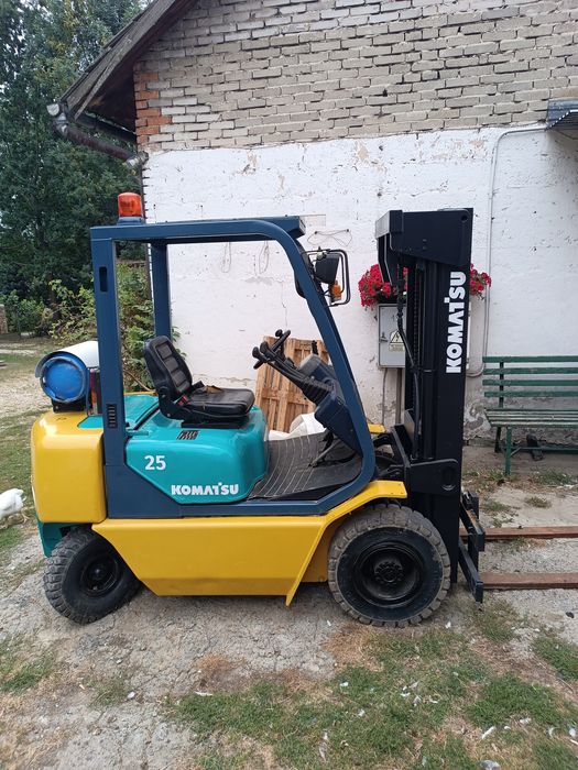Wózek widłowy Komatsu FG25 triplex