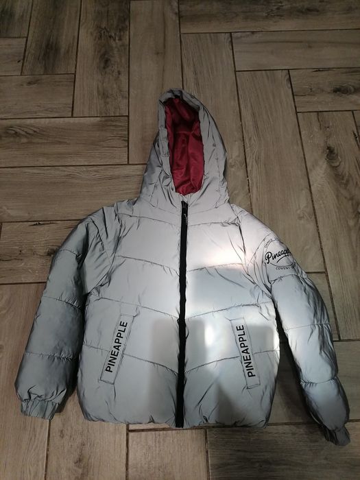 Чудова світовідбиваі  куртка на дівчинку.