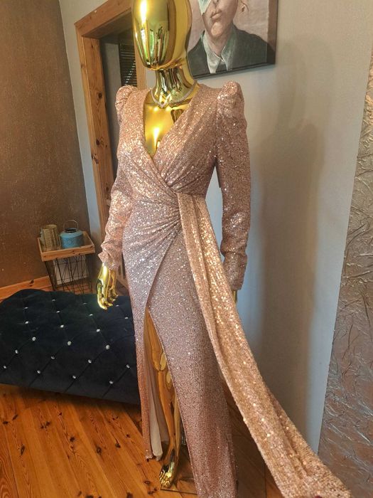 Zjawiskowa suknia wieczorowa Rose-Gold Goddess. R38 Polski producent