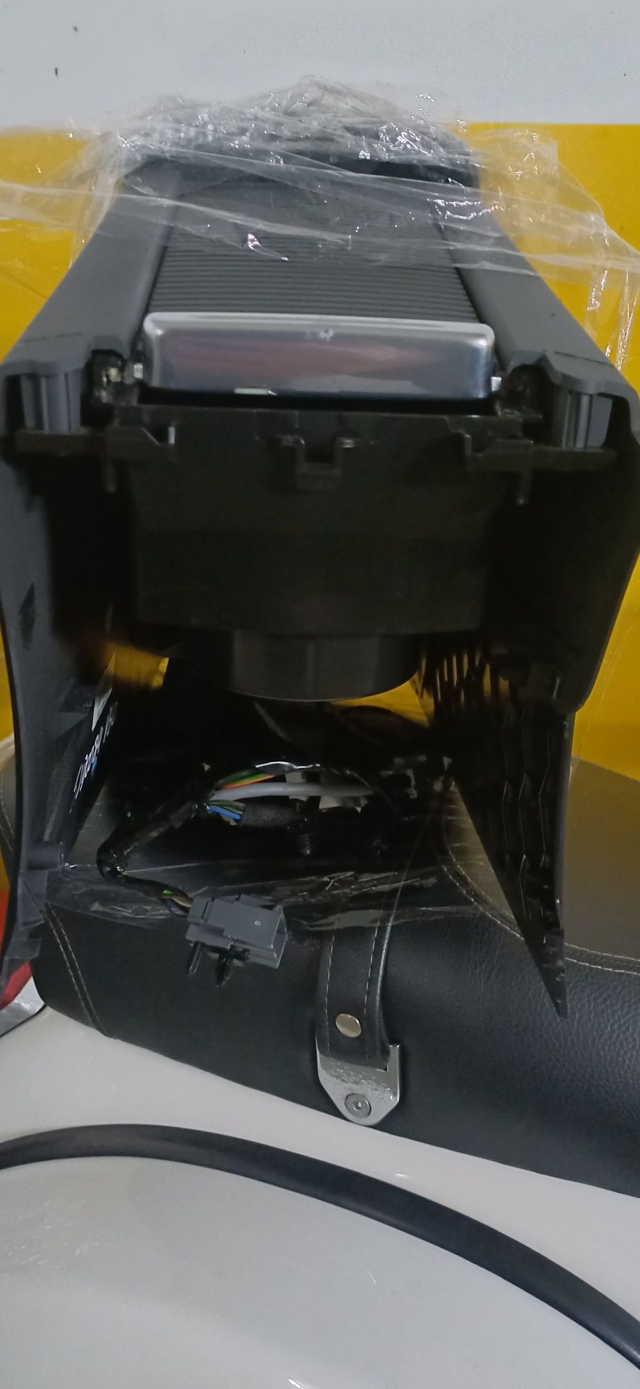 Apoio de braço - consola central de volvo v60 R-design 2014 a 2019