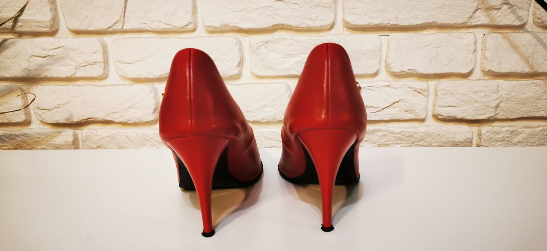 Buty damskie, na obcasie - szpilki.