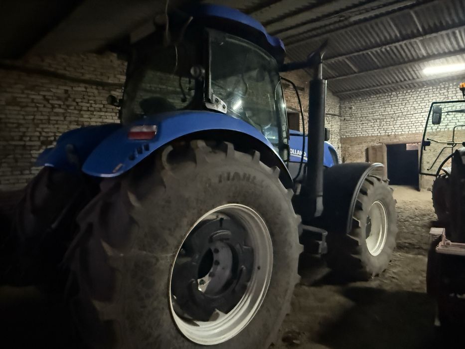 Пррдається трактор New Holland T7060