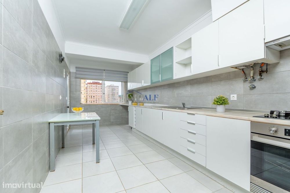 Apartamento T3 no centro de Vialonga com elevador