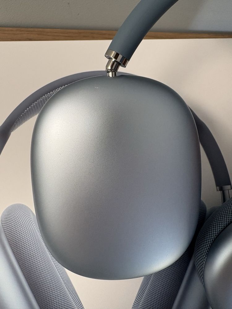 AirPods Max USB-C w kolorze niebieskim niemal nowe