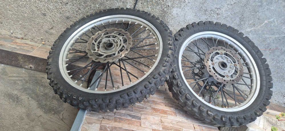 Vendo Rodas  e banco rmz 450