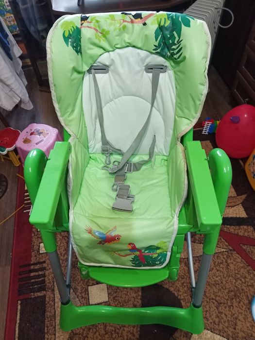 Стул для кормления .Caretero . Magnus