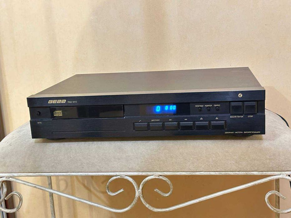 Проигрыватель компакт-дисков "Вега ПКД-121С"