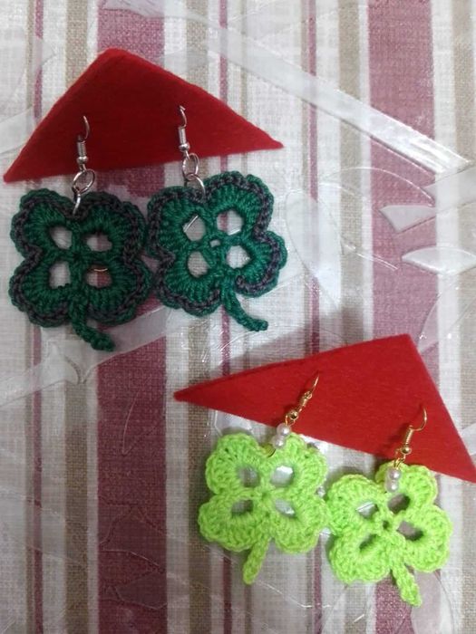 Brincos feitos à mão em croché, preço na descrição, cada par