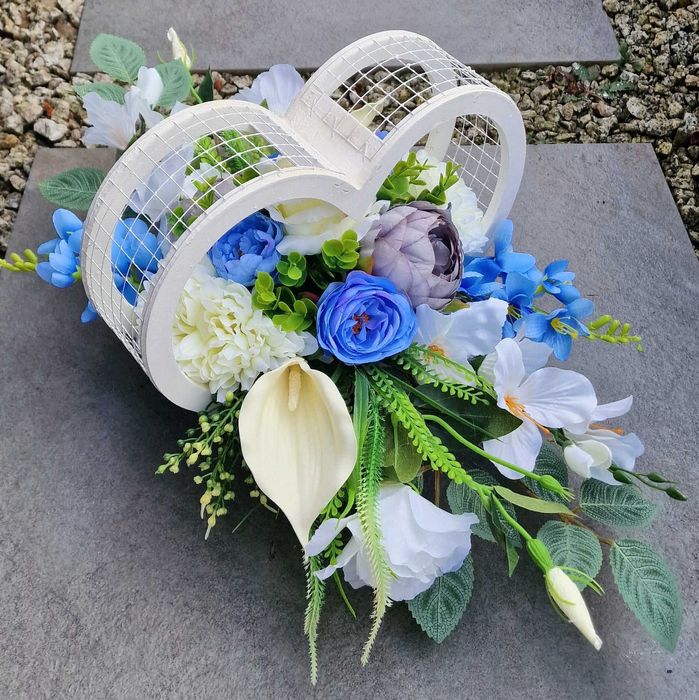 Kompozycja kwiatowa na grób cmentarz stroik serce ikebana Z631