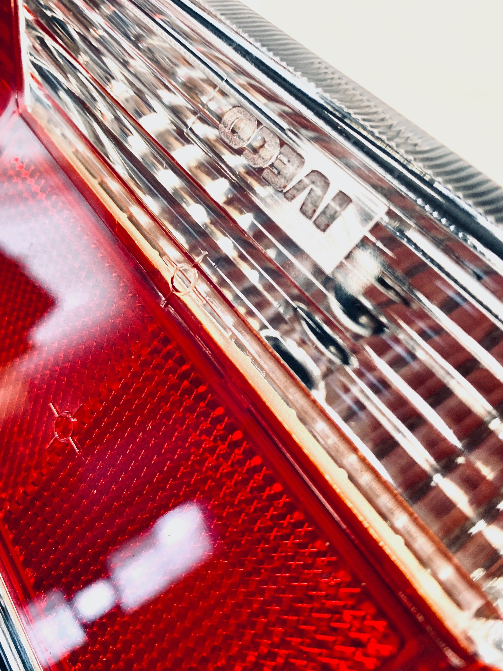 Lampa tylna lewa Iveco Daily na belce truck skrzynia