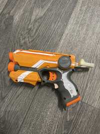 Nerf elite с лазерным наведение на цель