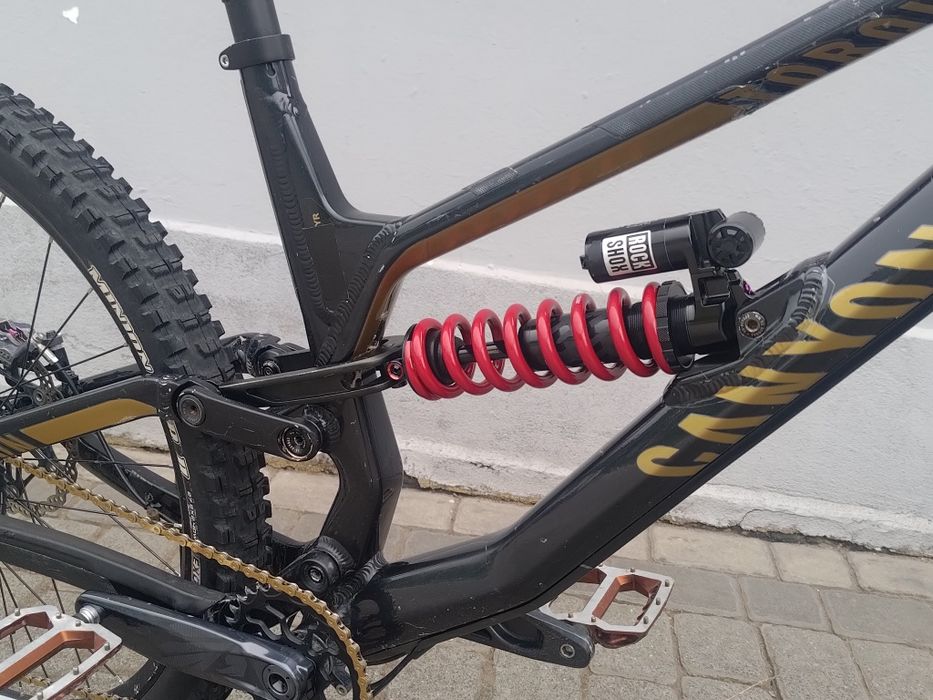 Canyon torque super enduro 27.5

180mm Fox, R