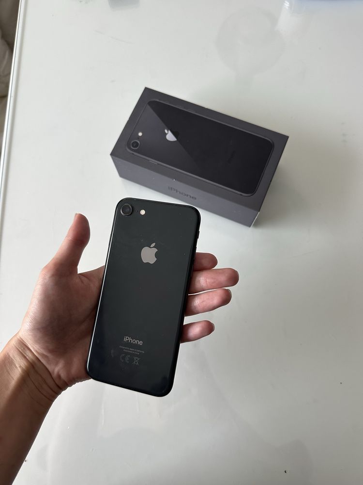 IPhone 8 czarny 64 GB
