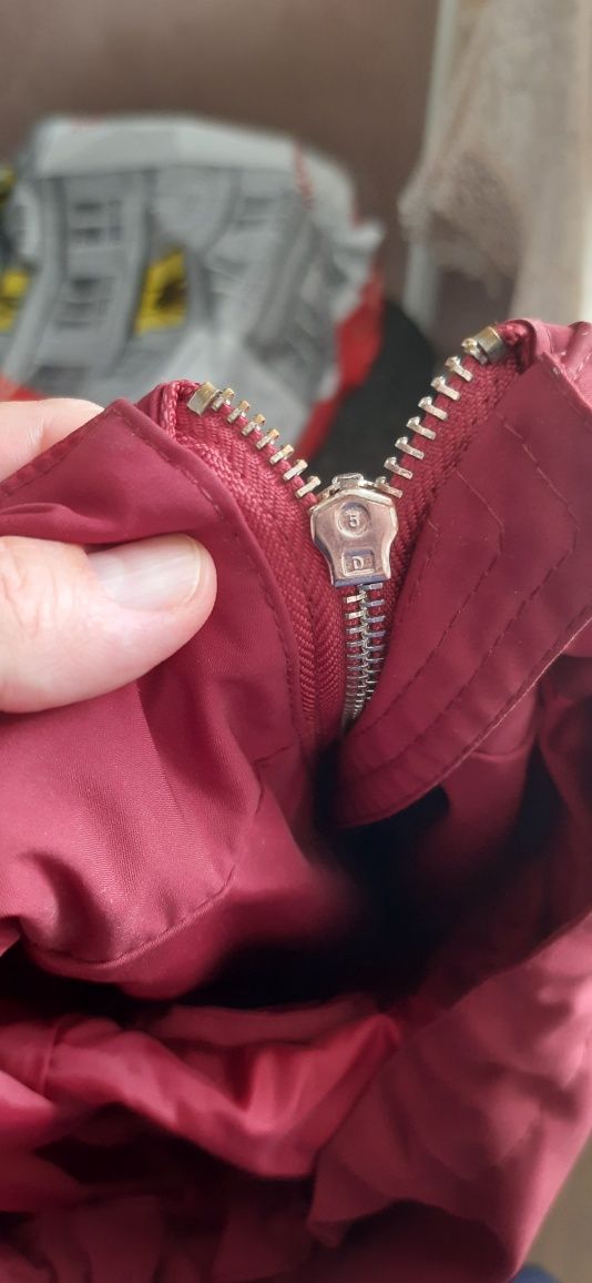 Продам вітровку PRADA
