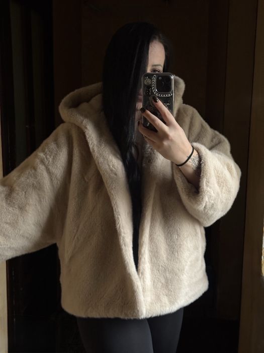 Шуба із штучного хутра з капюшоном