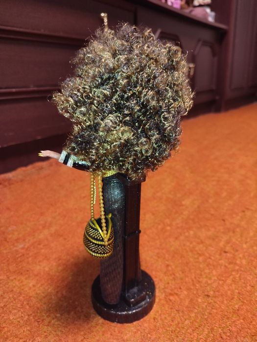 Кукла L.O.L. Surprise! O.M.G. Royal Bee (Роял Би, Королева Пчелка)