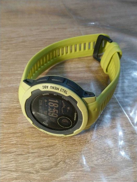 Garmin Instinct 2 - Electric Lime (45mm) + Acessórios Originais