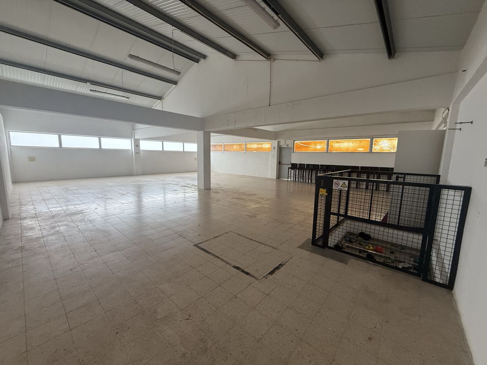 Aluga-se Pavilhão Amadora 1.000m2