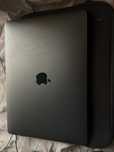 Продам Macbook Air 2020