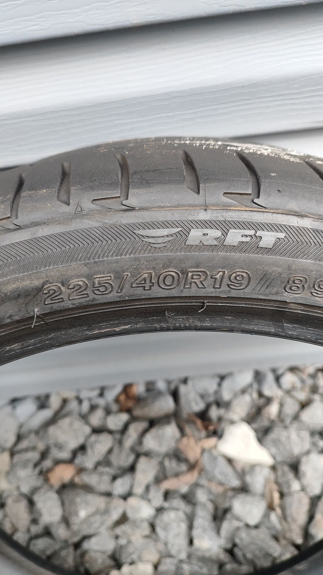 Шини Bridgestone літні 225/40 R19