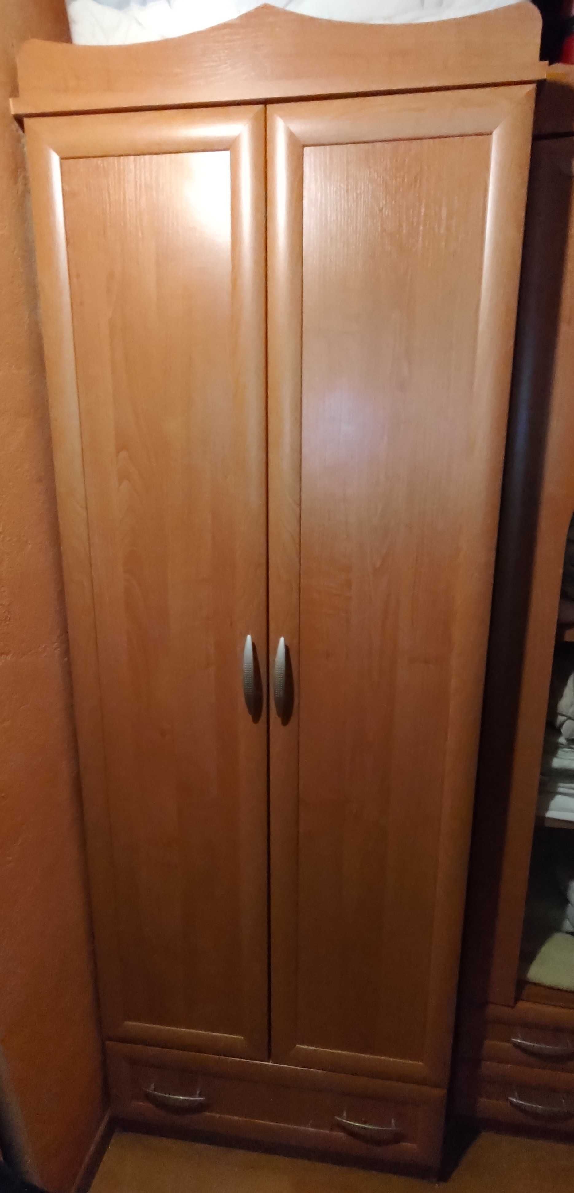 Meble młodzieżowe do pokoju / szafa / regał / barek / szafka szklana