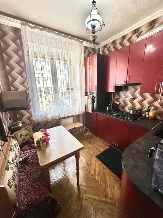 Продам 3-х кім.в центрі міста Сталінку(можливо під комерцію)