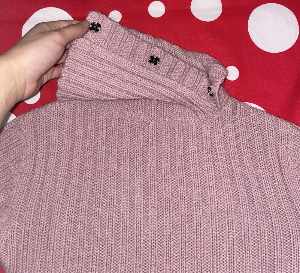 Camisola com gola assimétrica e bolsos