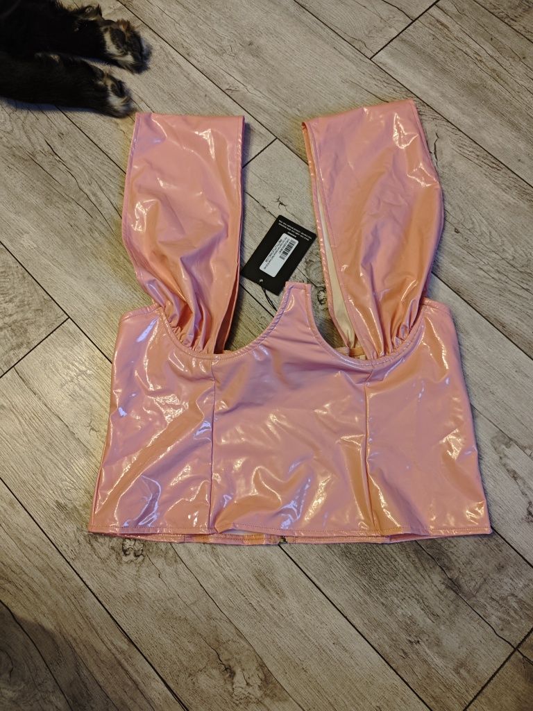 Różowy lateksowy gorset usztywniany prettylittlething underbust latex