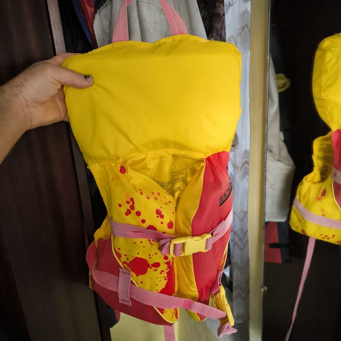 Продам спасательный жилет до 23 кг