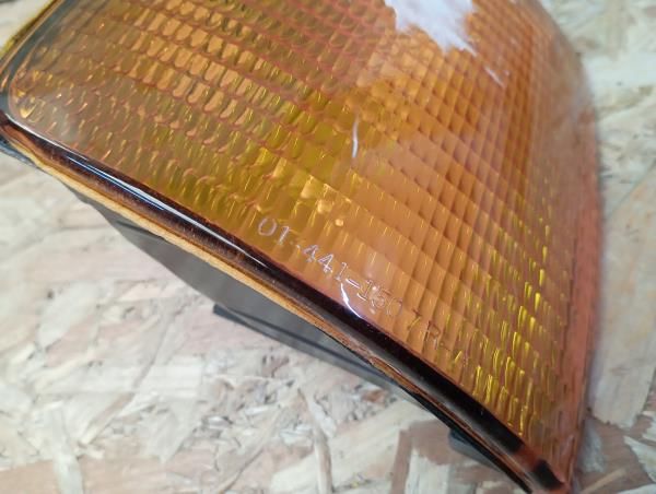 Pisca frente direito VOLKSWAGEN Passat (3A2, 35I)