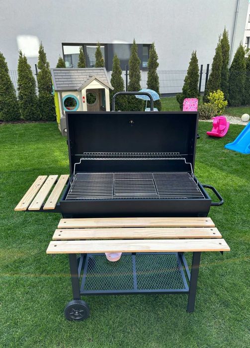 Grill węglowy ogrodowy – baryłkowy, 2 ruszty, półki, termometr