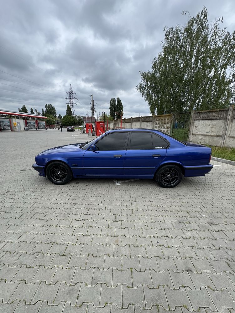 BMW E34 1989, M50B20
