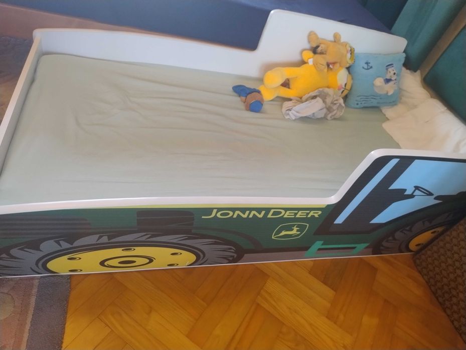 Łóżko chłopięce w kształcie traktora John Deere