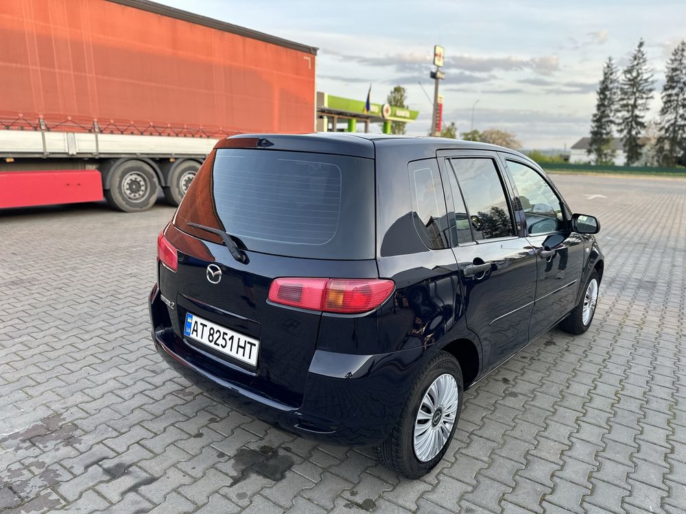 Mazda   (Машина в дуже гарному стані)