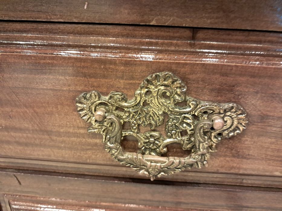 Cómoda restaurada com mesinhas