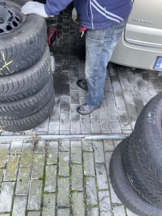 Koła z oponami zimowymi 195/65r15