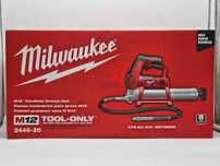 Аккумуляторный шприц для смазки Milwaukee M12 (2446-20)/В наличии!!!